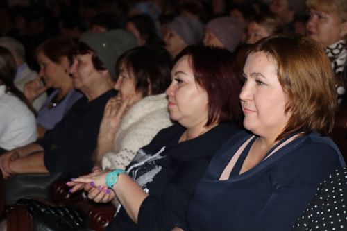 Нурлатцы большим праздничным концертом дали старт Году национальных культур и традиций