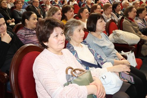 Нурлатцы большим праздничным концертом дали старт Году национальных культур и традиций