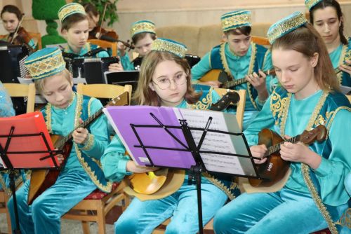 Нурлатцы большим праздничным концертом дали старт Году национальных культур и традиций