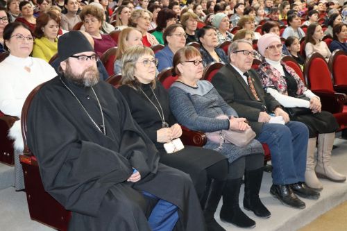 Нурлатцы большим праздничным концертом дали старт Году национальных культур и традиций