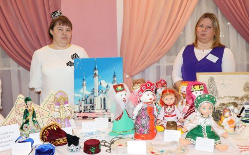 Нурлатцы большим праздничным концертом дали старт Году национальных культур и традиций