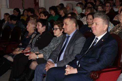 Нурлатцы большим праздничным концертом дали старт Году национальных культур и традиций