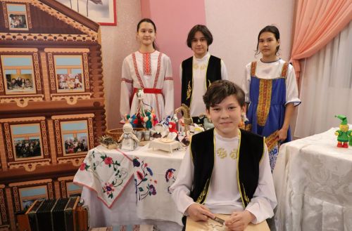Нурлатцы большим праздничным концертом дали старт Году национальных культур и традиций
