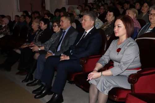 Нурлатцы большим праздничным концертом дали старт Году национальных культур и традиций