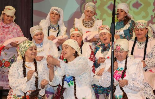 Нурлатцы большим праздничным концертом дали старт Году национальных культур и традиций
