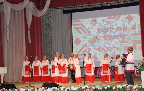 Нурлатцы большим праздничным концертом дали старт Году национальных культур и традиций