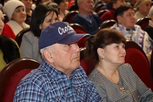Нурлатцы большим праздничным концертом дали старт Году национальных культур и традиций