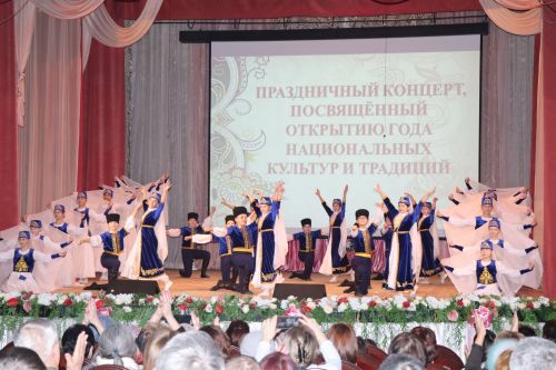 Нурлатцы большим праздничным концертом дали старт Году национальных культур и традиций
