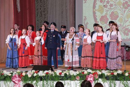 Нурлатцы большим праздничным концертом дали старт Году национальных культур и традиций