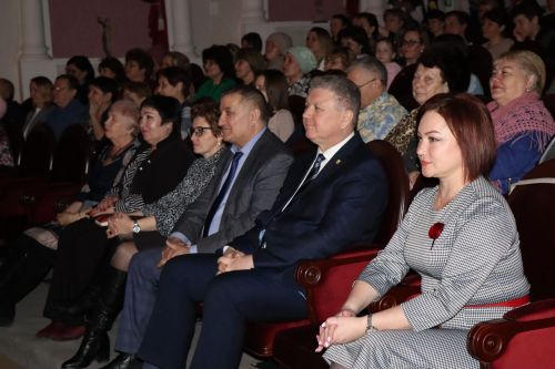 Нурлатцы большим праздничным концертом дали старт Году национальных культур и традиций