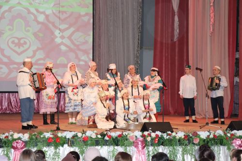 Нурлатцы большим праздничным концертом дали старт Году национальных культур и традиций