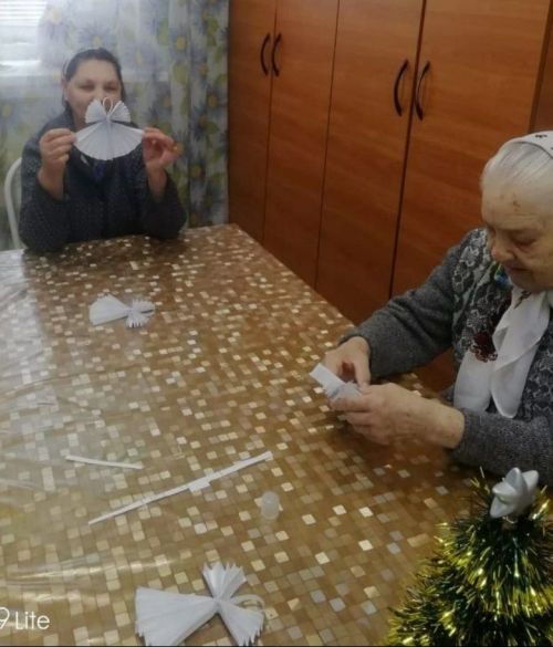 Подопечные Нурлатского дома-интерната для престарелых и инвалидов изготовили Рождественских ангелов
