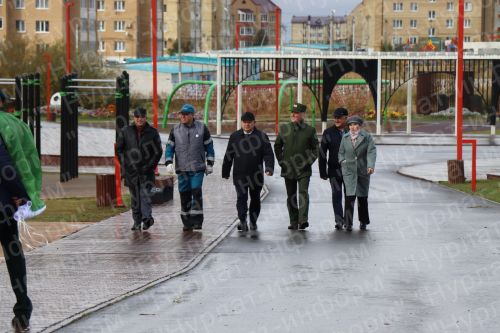 Нурлатцы деревья сажали вместе с министром