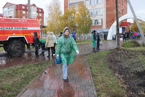 Нурлатцы деревья сажали вместе с министром