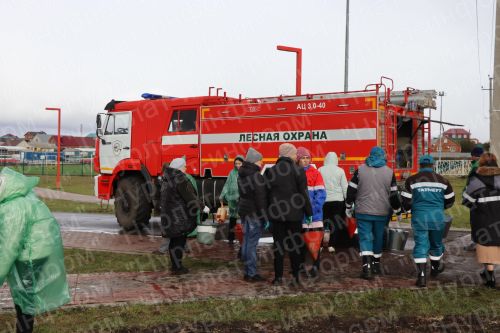 Нурлатцы деревья сажали вместе с министром