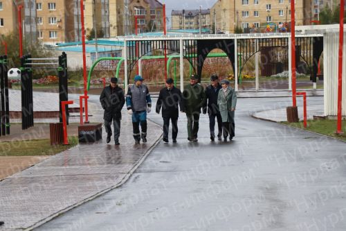 Нурлатцы деревья сажали вместе с министром