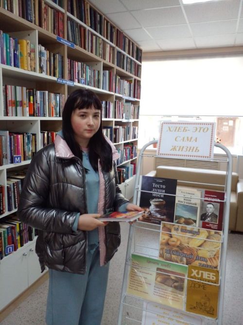 Выставка ко Дню Хлеба проходит в Нурлатской библиотеке