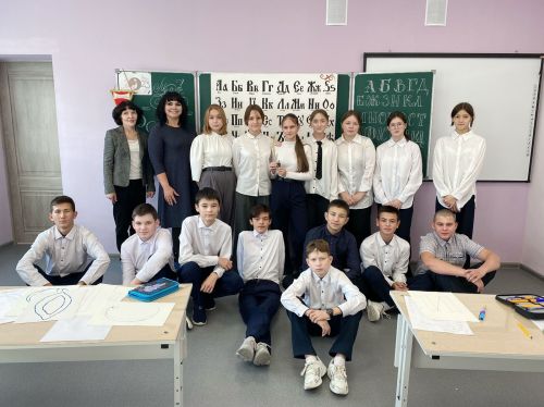 Для школьников Нурлата по пушкинской карте провели мастер-класс «Основы каллиграфии. Кириллица»