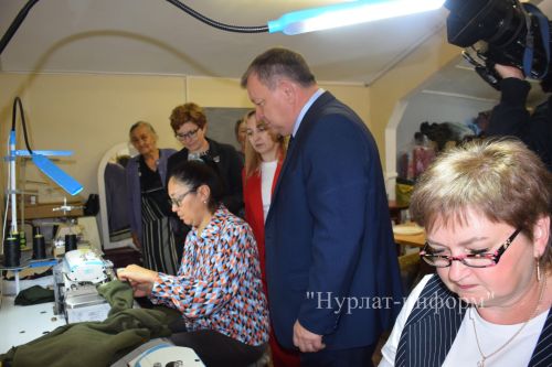 Дамир Ишкинеев поздравил нурлатских волонтеров с годовщиной создания движения «Шьем для наших Нурлат»