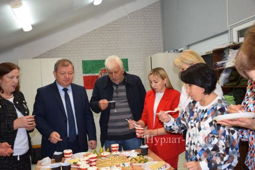 Дамир Ишкинеев поздравил нурлатских волонтеров с годовщиной создания движения «Шьем для наших Нурлат»