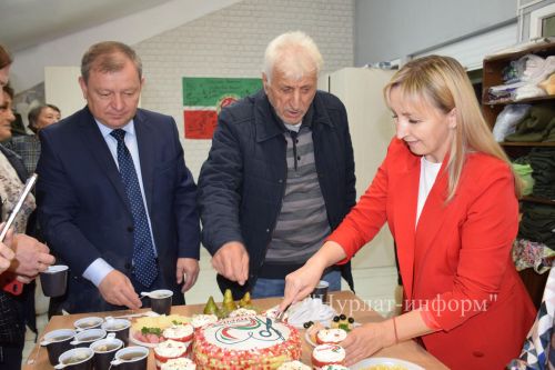 Дамир Ишкинеев поздравил нурлатских волонтеров с годовщиной создания движения «Шьем для наших Нурлат»