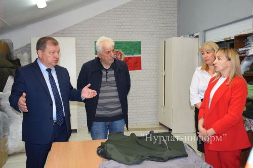 Дамир Ишкинеев поздравил нурлатских волонтеров с годовщиной создания движения «Шьем для наших Нурлат»