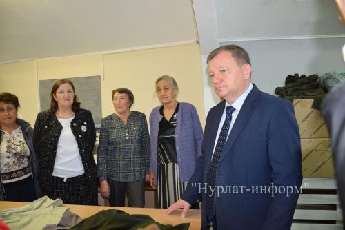 Дамир Ишкинеев поздравил нурлатских волонтеров с годовщиной создания движения «Шьем для наших Нурлат»