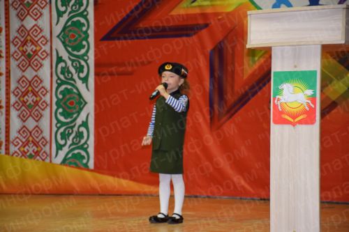 Нурлатский Дом дружбы народов объединил несколько поколений молодежи на фестивале комсомольской песни