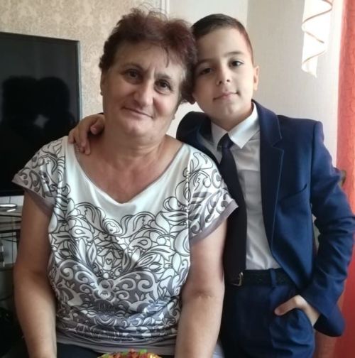 Учащиеся школы №2 поздравили старшее поколение с Днем пожилого человека
