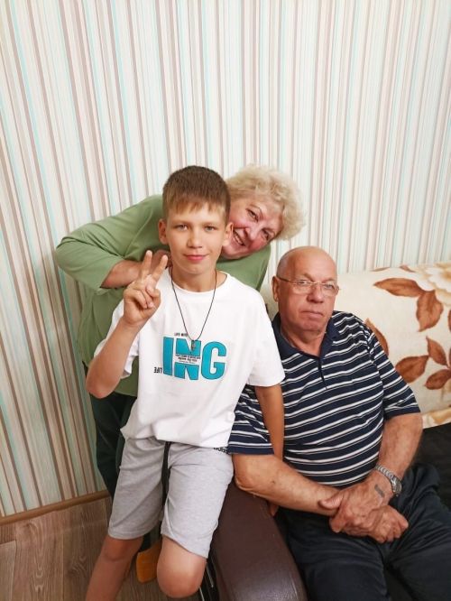 Учащиеся школы №2 поздравили старшее поколение с Днем пожилого человека