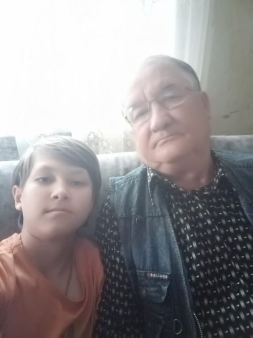 Учащиеся школы №2 поздравили старшее поколение с Днем пожилого человека