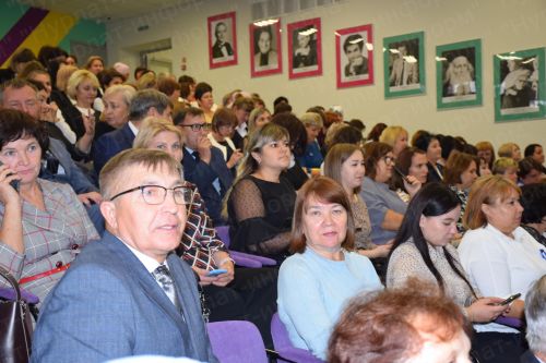 В Нурлате в школе искусств «Сэлэт» чествовали учителей и воспитателей