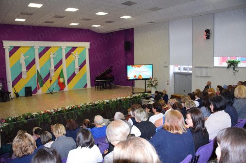 В Нурлате в школе искусств «Сэлэт» чествовали учителей и воспитателей