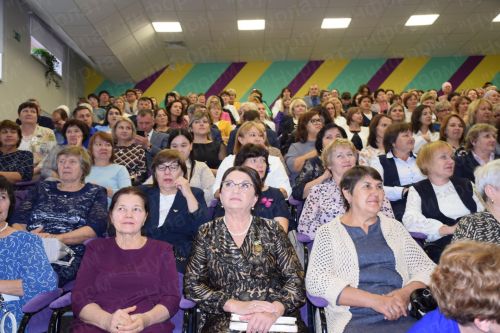 В Нурлате в школе искусств «Сэлэт» чествовали учителей и воспитателей
