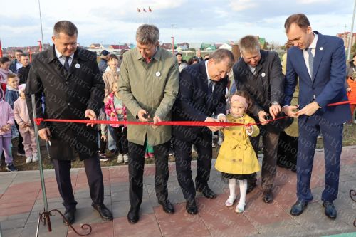 В Нурлате открылась карусель