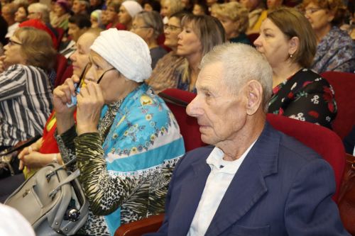 В Нурлате прошел концерт в рамках Дня пожилого человека
