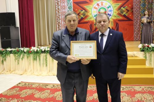 В Нурлате прошел концерт в рамках Дня пожилого человека