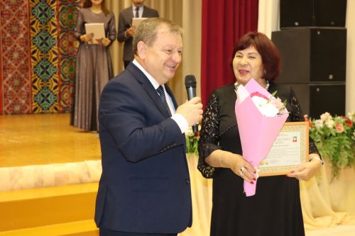 В Нурлате прошел концерт в рамках Дня пожилого человека