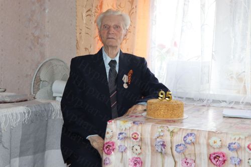 В Нурлате Дамир Ишкинеев поздравил труженика тыла с 95-летием