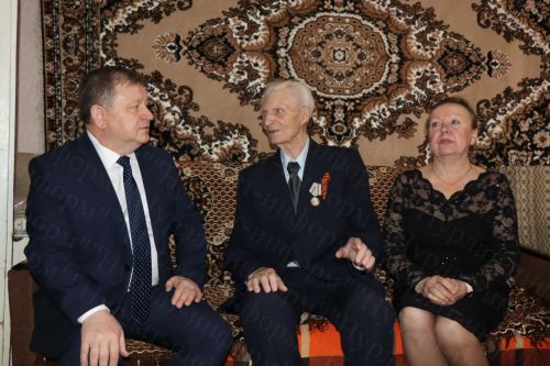 В Нурлате Дамир Ишкинеев поздравил труженика тыла с 95-летием