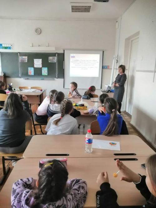 В преддверии Дня Народного единства в образовательных учреждениях города проходят тематические занятия