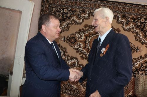 В Нурлате Дамир Ишкинеев поздравил труженика тыла с 95-летием