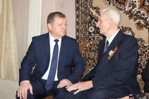 В Нурлате Дамир Ишкинеев поздравил труженика тыла с 95-летием