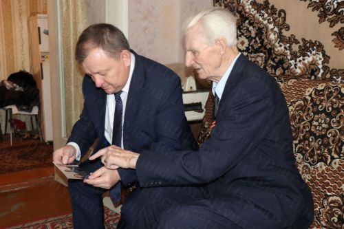 В Нурлате Дамир Ишкинеев поздравил труженика тыла с 95-летием