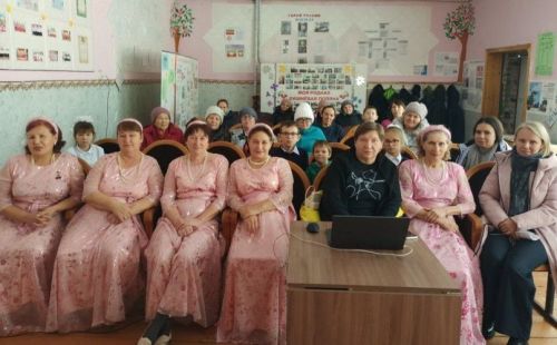 В Вишнево-Полянском сельском клубе поздравили мам праздничным концертом