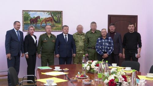 Дамир Ишкинеев встретился с мобилизованными нурлатцами, приехавшими из зоны СВО