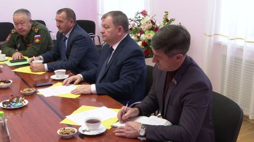 Дамир Ишкинеев встретился с мобилизованными нурлатцами, приехавшими из зоны СВО