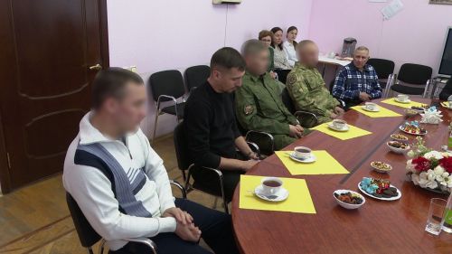 Дамир Ишкинеев встретился с мобилизованными нурлатцами, приехавшими из зоны СВО