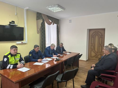Нурлатская городская прокуратура провела совещание по вопросу организации и обеспечению уборки дорог от снега