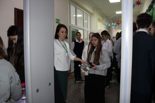 Нурлатские школьники присоединились к Региональной акции «Все решают только знания: разберем со специалистом»